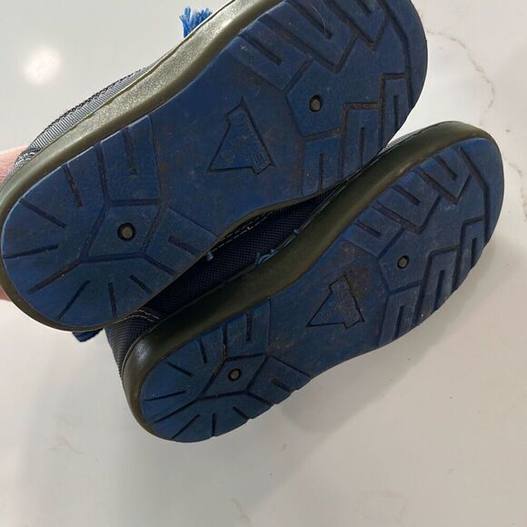 Bundle 2 pairs Oshkosh boys shoes toddler 10 - Picture 5 of 10